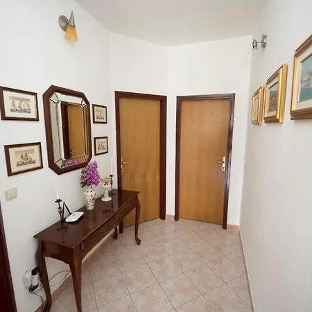 Апартаменты In With Sea View, Balcony, Air Conditioning, Wifi 132-8 *